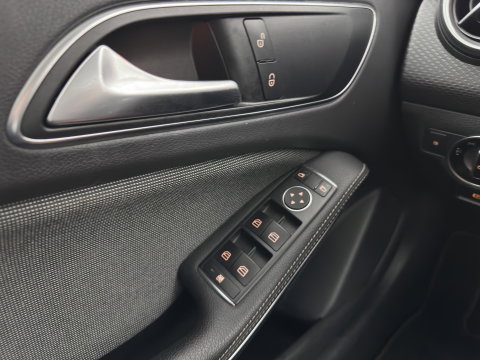 Mercedes-Benz A-Klasse 180 d BlueEFFICIENCY Ambition *LEATHER-FABRIC | NAVI-FULLMAP | CAMERA | SPORT-SEATS | AIRCO | CRUISE | 17''ALU*