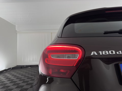Mercedes-Benz A-Klasse 180 d BlueEFFICIENCY Ambition *LEATHER-FABRIC | NAVI-FULLMAP | CAMERA | SPORT-SEATS | AIRCO | CRUISE | 17''ALU*