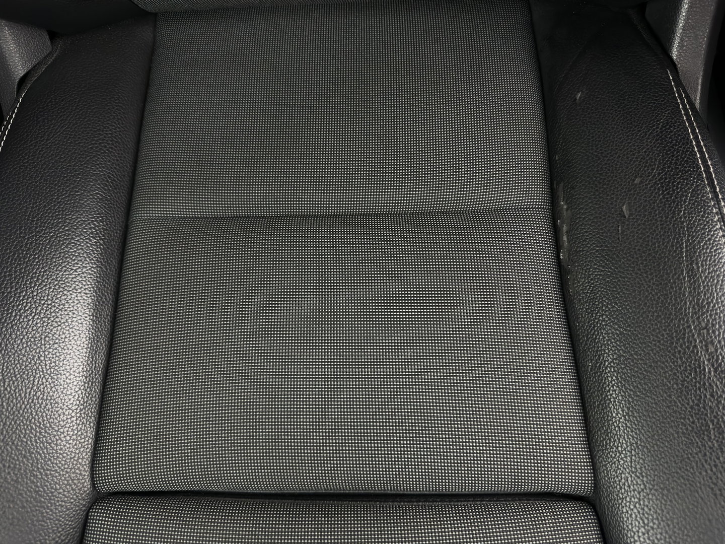 Mercedes-Benz A-Klasse 180 d BlueEFFICIENCY Ambition *LEATHER-FABRIC | NAVI-FULLMAP | CAMERA | SPORT-SEATS | AIRCO | CRUISE | 17''ALU*