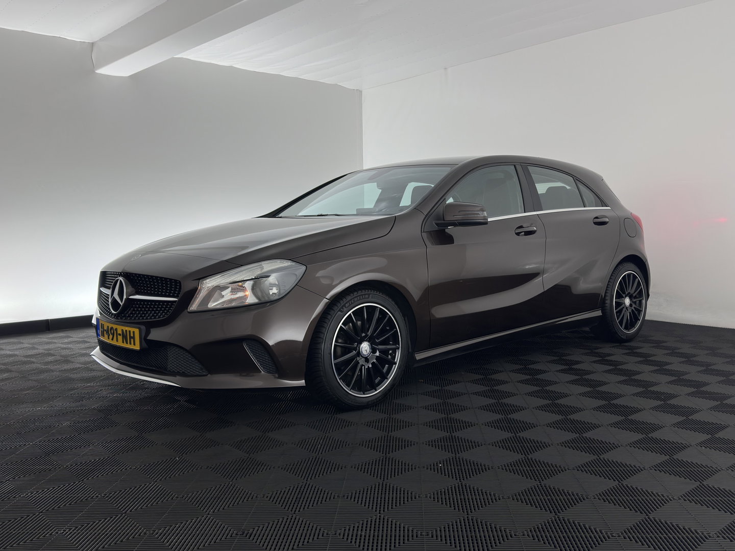 Mercedes-Benz A-Klasse 180 d BlueEFFICIENCY Ambition *LEATHER-FABRIC | NAVI-FULLMAP | CAMERA | SPORT-SEATS | AIRCO | CRUISE | 17''ALU*
