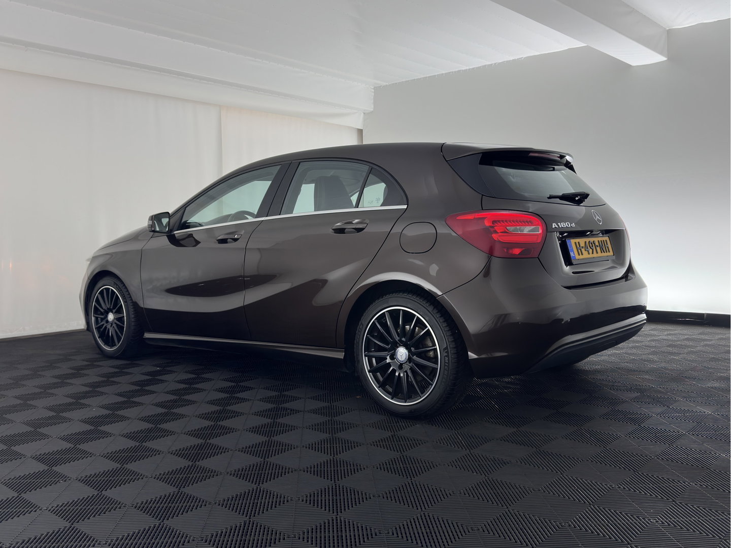 Mercedes-Benz A-Klasse 180 d BlueEFFICIENCY Ambition *LEATHER-FABRIC | NAVI-FULLMAP | CAMERA | SPORT-SEATS | AIRCO | CRUISE | 17''ALU*