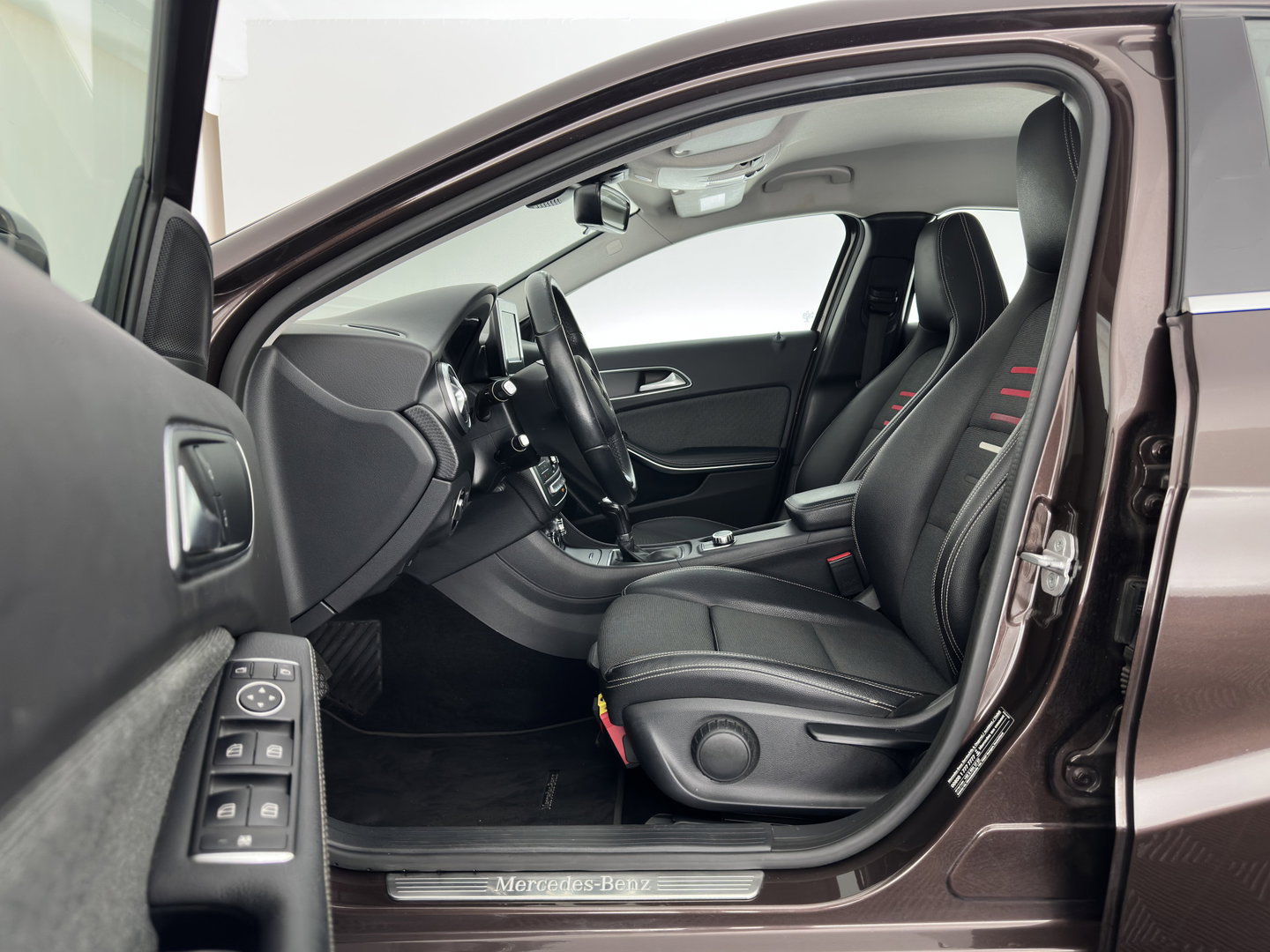 Mercedes-Benz A-Klasse 180 d BlueEFFICIENCY Ambition *LEATHER-FABRIC | NAVI-FULLMAP | CAMERA | SPORT-SEATS | AIRCO | CRUISE | 17''ALU*