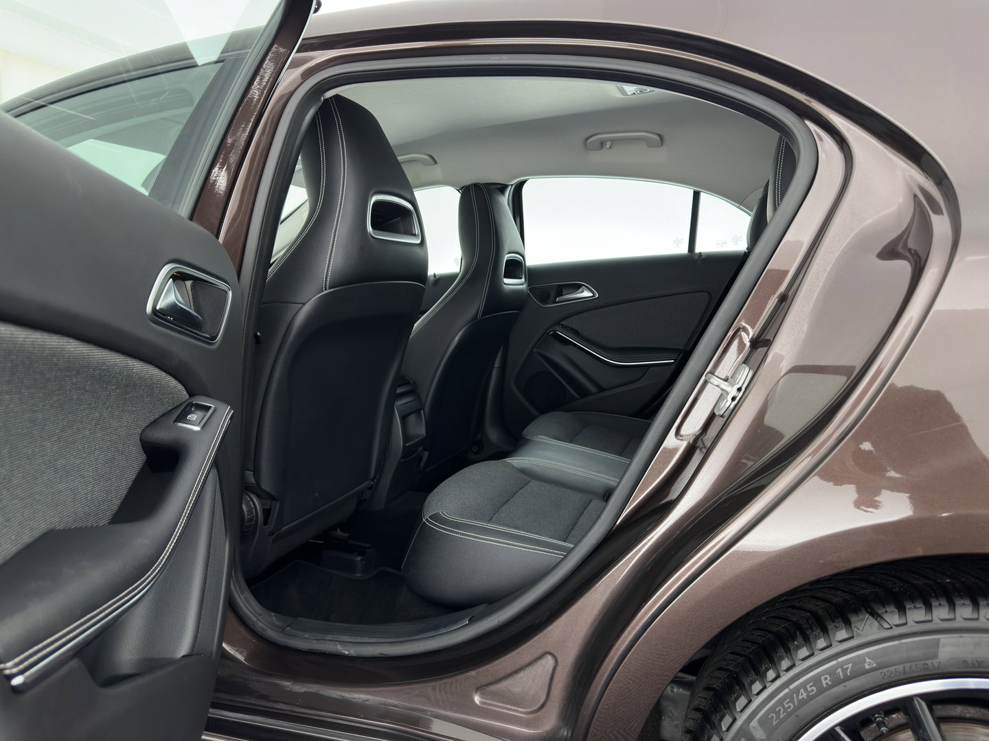 Mercedes-Benz A-Klasse 180 d BlueEFFICIENCY Ambition *LEATHER-FABRIC | NAVI-FULLMAP | CAMERA | SPORT-SEATS | AIRCO | CRUISE | 17''ALU*