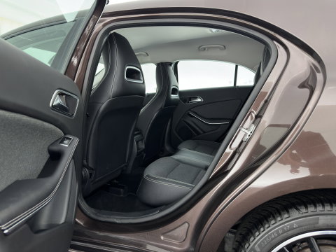 Mercedes-Benz A-Klasse 180 d BlueEFFICIENCY Ambition *LEATHER-FABRIC | NAVI-FULLMAP | CAMERA | SPORT-SEATS | AIRCO | CRUISE | 17''ALU*