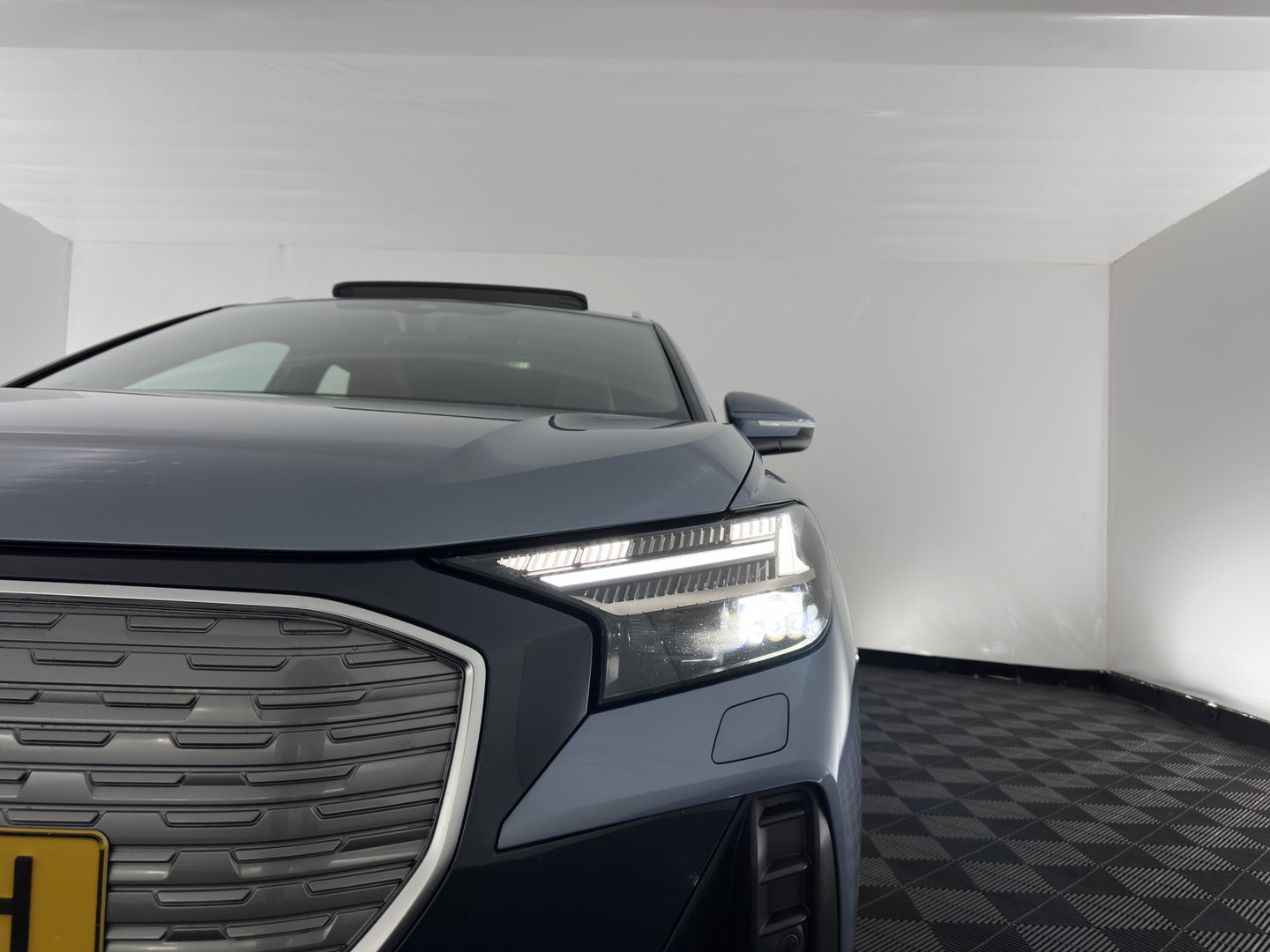 Audi Q4 e-tron 35 Launch edition Advanced Plus 55 kWh {SoH-86%} (INCL-BTW) Aut. *HEATPUMP | PANO | LEATHER | ADAPTIVE-CRUISE | MATRIX-LED | KEYLESS | SONOS-SOUND |  DIGI-COCKPIT | DAB | CARPLAY | HEATED-SPORTSEATS | SHIFTPADDLES | CAMERA | 19''ALU*