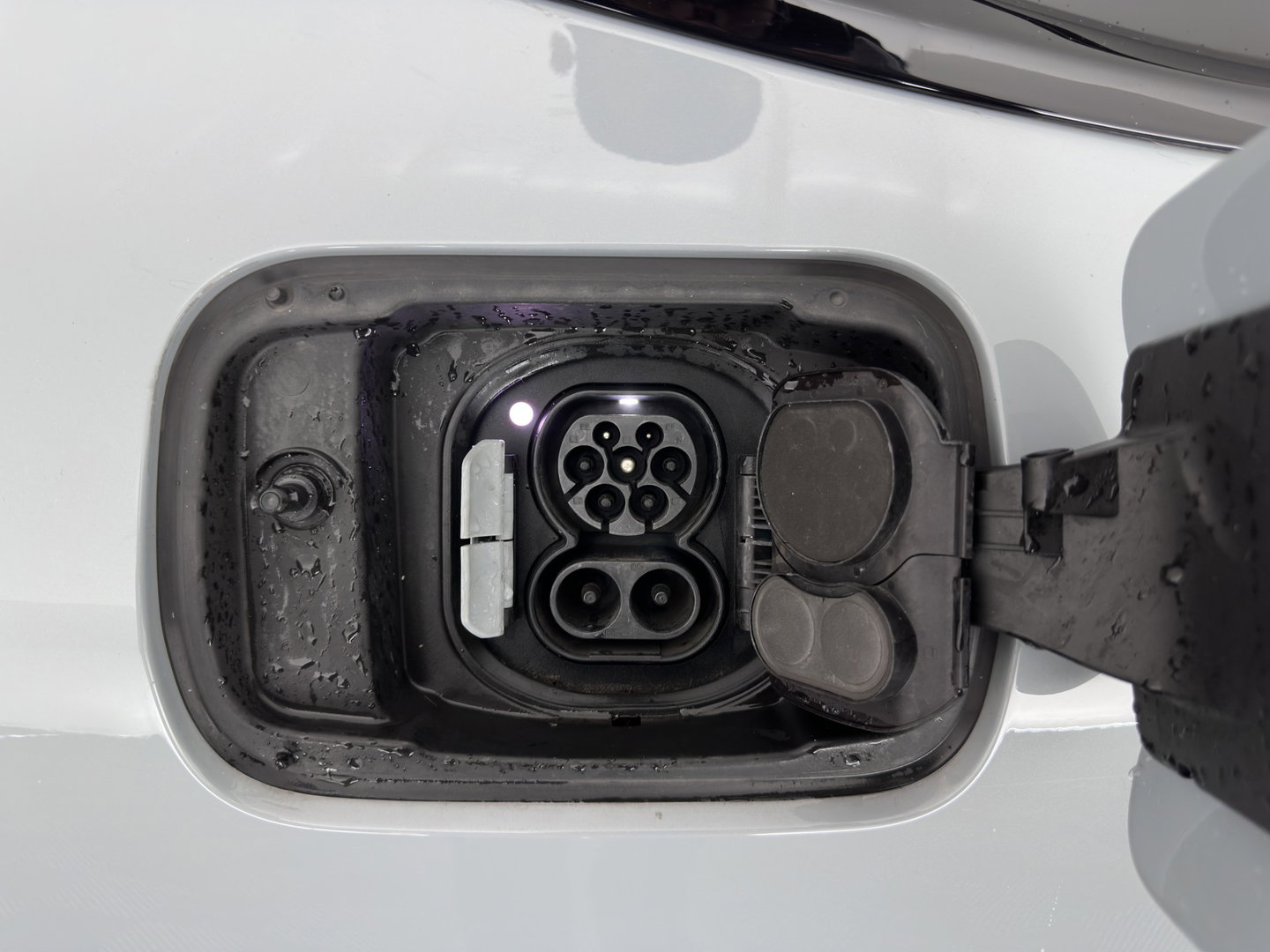 BMW i4 eDrive35 70 kWh M-Styling [3-Fase-11kW] {SoH-99%} (INCL-BTW) *HEATPUMP | LEATHER-MICROFIBRE | FULL-LED | ADAPTIVE-CRUISE | SPORTSEATS | CAMERA | DAB | DIGI-COCKPIT | NAVI-FULLMAP | AMBIENT-LIGHT | ECC | PDC | CARPLAY | TOWBAR | 18''ALU*