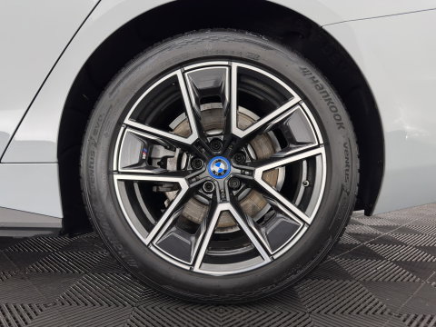 BMW i4 eDrive35 70 kWh M-Styling [3-Fase-11kW] {SoH-99%} (INCL-BTW) *HEATPUMP | LEATHER-MICROFIBRE | FULL-LED | ADAPTIVE-CRUISE | SPORTSEATS | CAMERA | DAB | DIGI-COCKPIT | NAVI-FULLMAP | AMBIENT-LIGHT | ECC | PDC | CARPLAY | TOWBAR | 18''ALU*