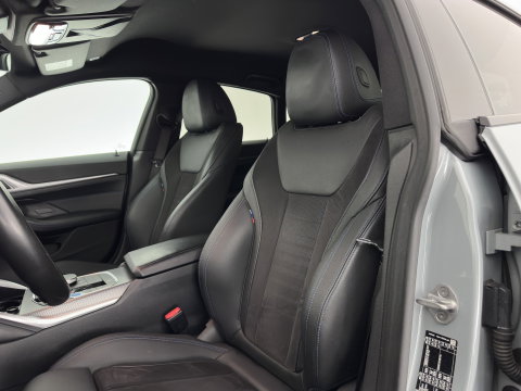 BMW i4 eDrive35 70 kWh M-Styling [3-Fase-11kW] {SoH-99%} (INCL-BTW) *HEATPUMP | LEATHER-MICROFIBRE | FULL-LED | ADAPTIVE-CRUISE | SPORTSEATS | CAMERA | DAB | DIGI-COCKPIT | NAVI-FULLMAP | AMBIENT-LIGHT | ECC | PDC | CARPLAY | TOWBAR | 18''ALU*