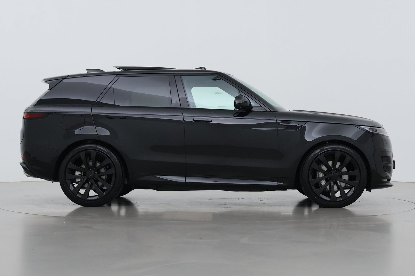 Land Rover Range Rover Sport P460e Dynamic HSE | 23 Inch | Meridian 3D Surround | ClearSight | Koelbox | Trekhaak | Massage+Ventilatie