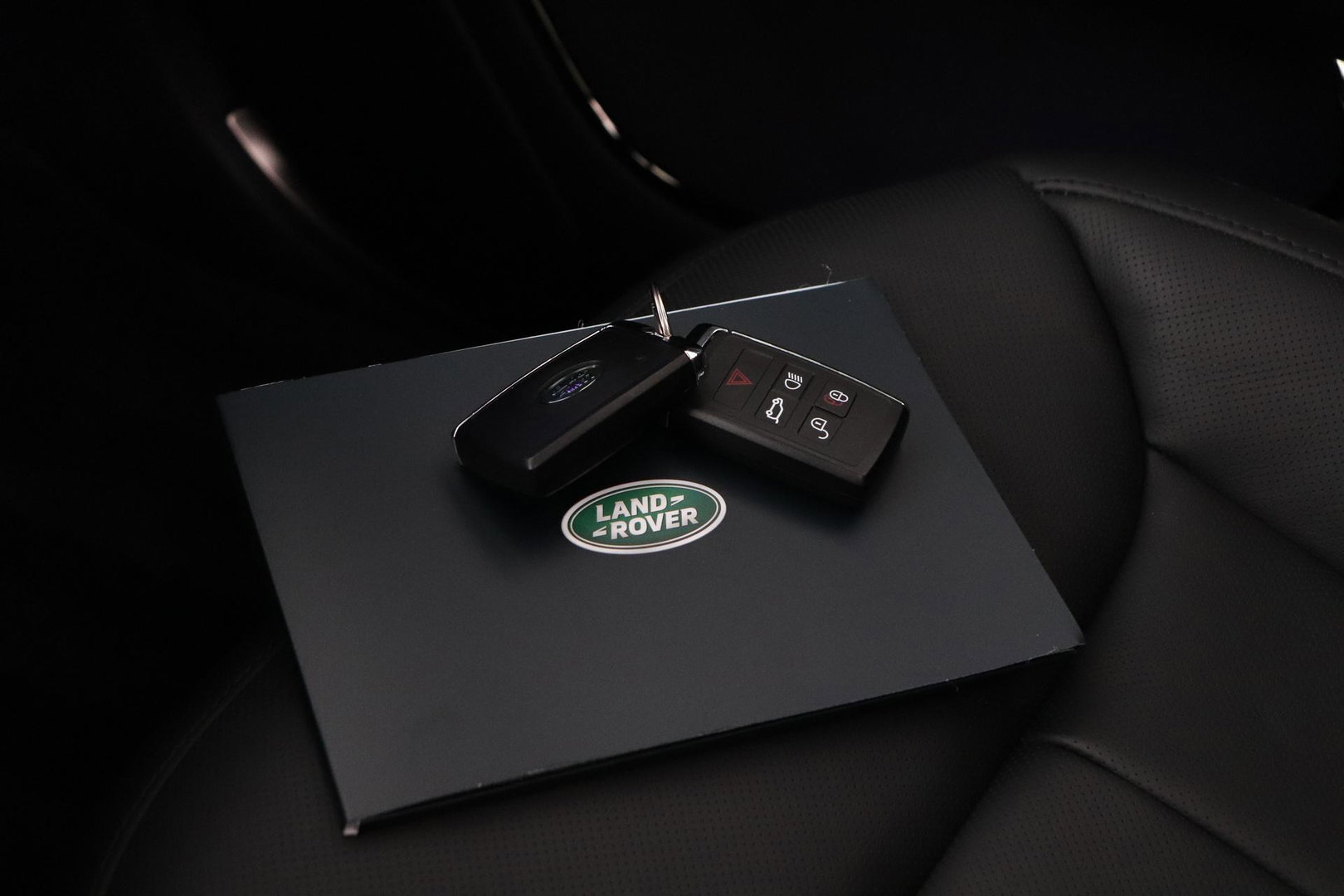 Land Rover Range Rover Sport P460e Dynamic HSE | 23 Inch | Meridian 3D Surround | ClearSight | Koelbox | Trekhaak | Massage+Ventilatie