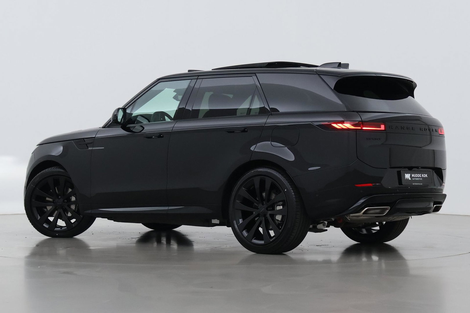 Land Rover Range Rover Sport P460e Dynamic HSE | 23 Inch | Meridian 3D Surround | ClearSight | Koelbox | Trekhaak | Massage+Ventilatie