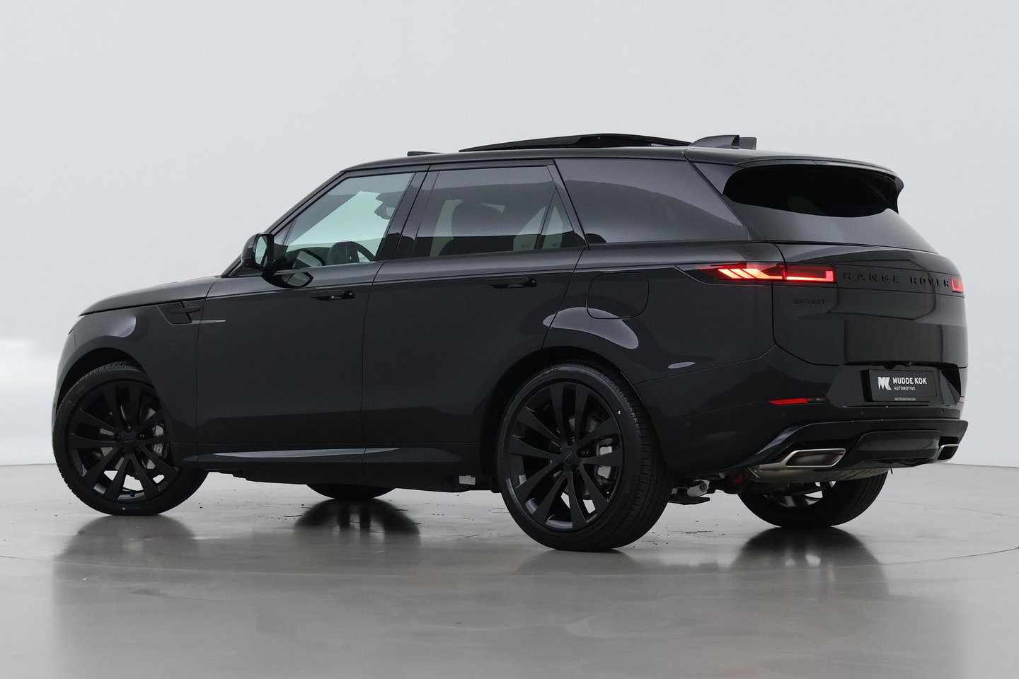 Land Rover Range Rover Sport P460e Dynamic HSE | 23 Inch | Meridian 3D Surround | ClearSight | Koelbox | Trekhaak | Massage+Ventilatie