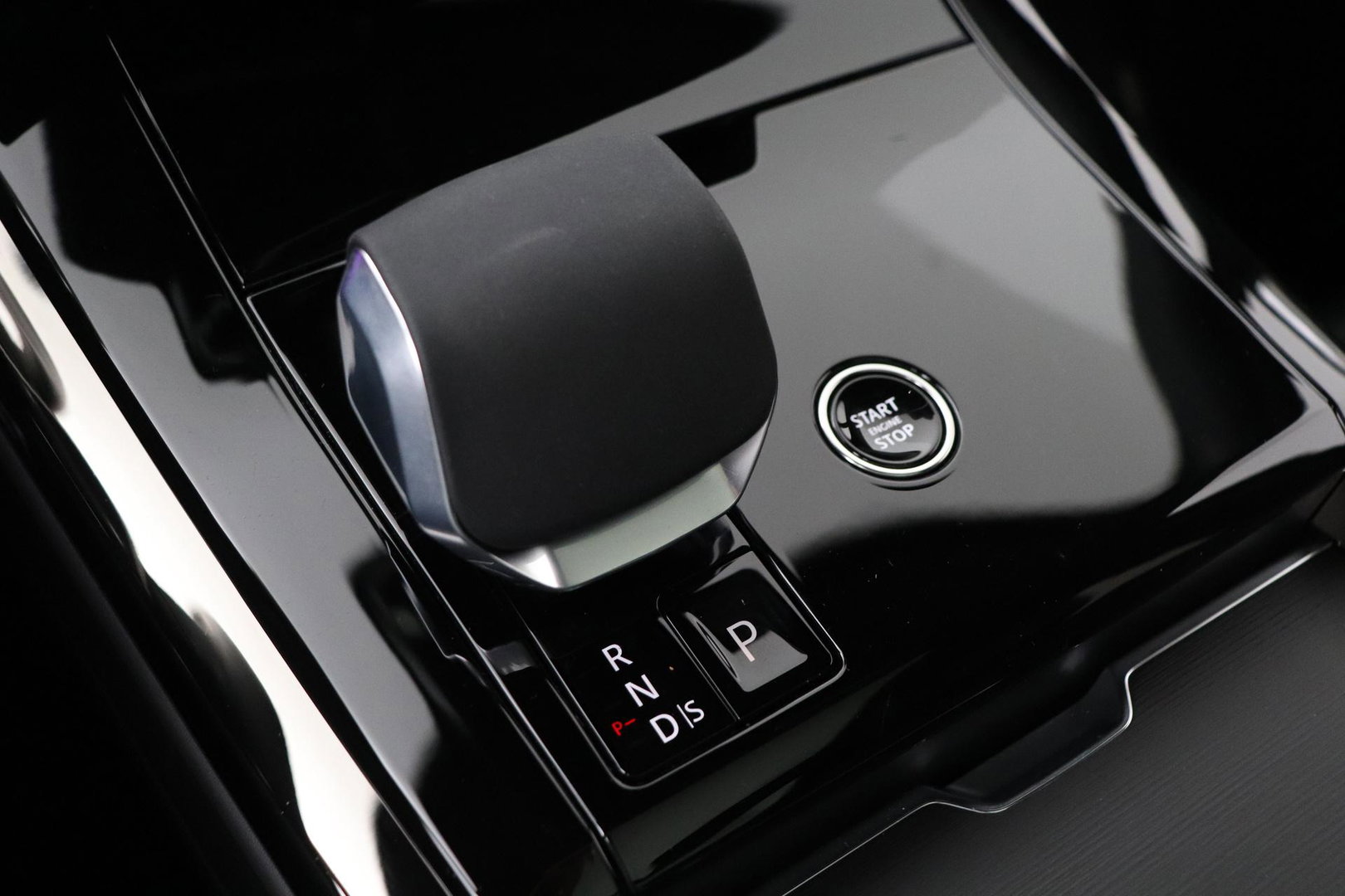 Land Rover Range Rover Sport P460e Dynamic HSE | 23 Inch | Meridian 3D Surround | ClearSight | Koelbox | Trekhaak | Massage+Ventilatie