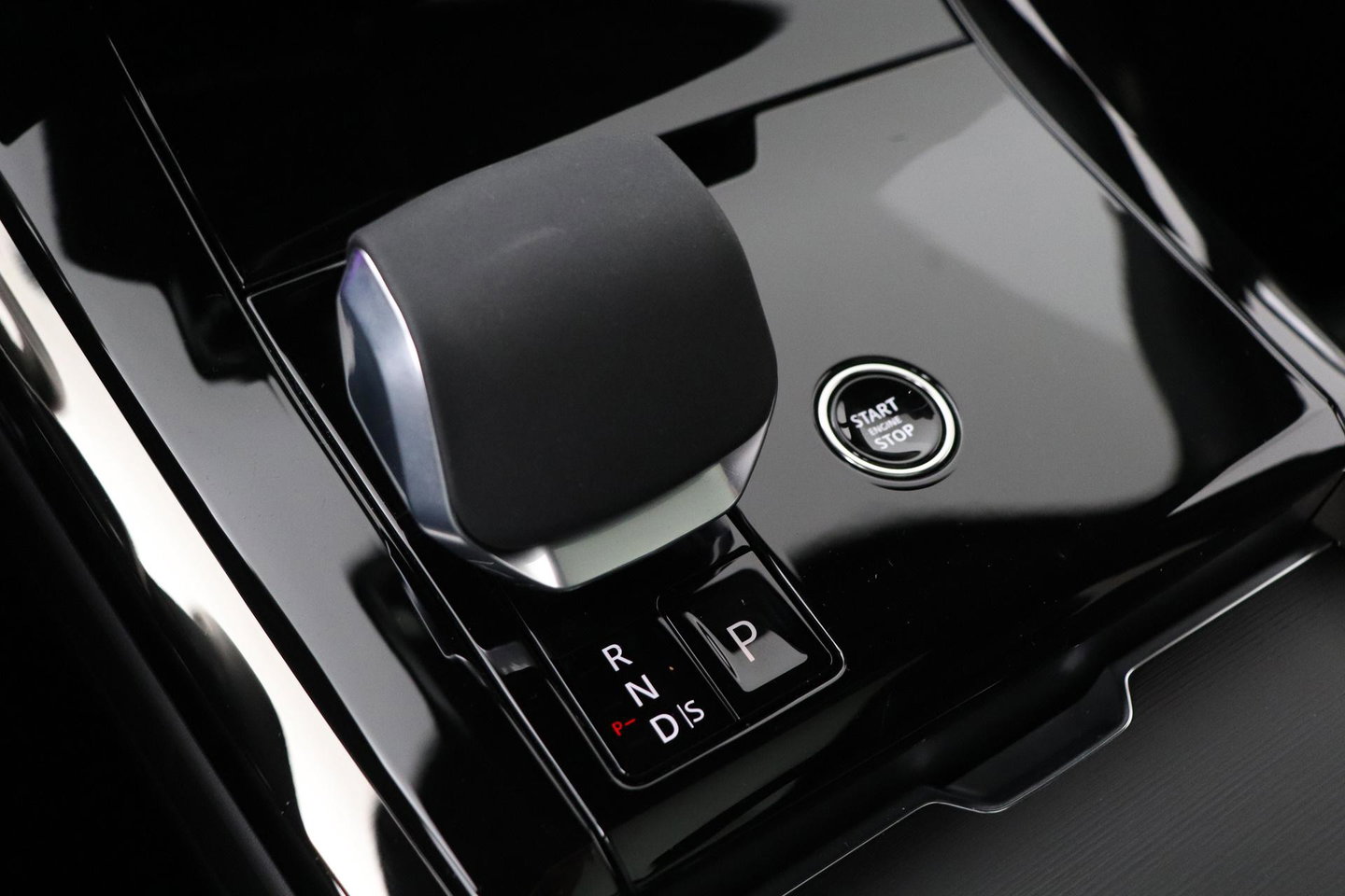 Land Rover Range Rover Sport P460e Dynamic HSE | 23 Inch | Meridian 3D Surround | ClearSight | Koelbox | Trekhaak | Massage+Ventilatie