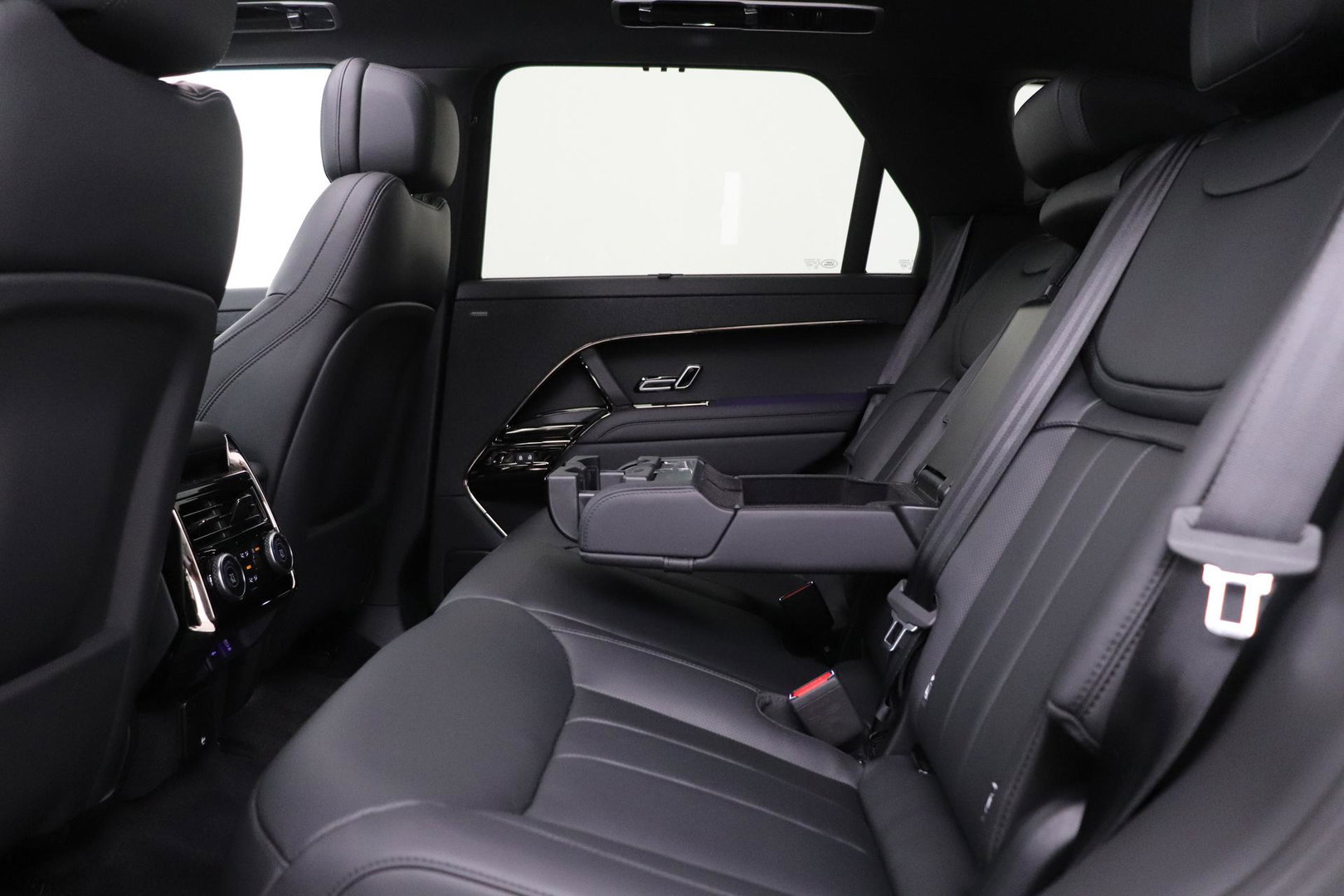 Land Rover Range Rover Sport P460e Dynamic HSE | 23 Inch | Meridian 3D Surround | ClearSight | Koelbox | Trekhaak | Massage+Ventilatie