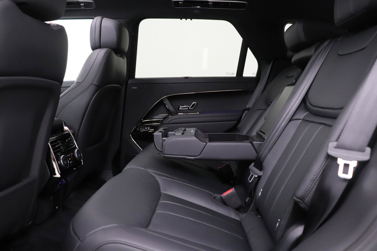 Land Rover Range Rover Sport P460e Dynamic HSE | 23 Inch | Meridian 3D Surround | ClearSight | Koelbox | Trekhaak | Massage+Ventilatie