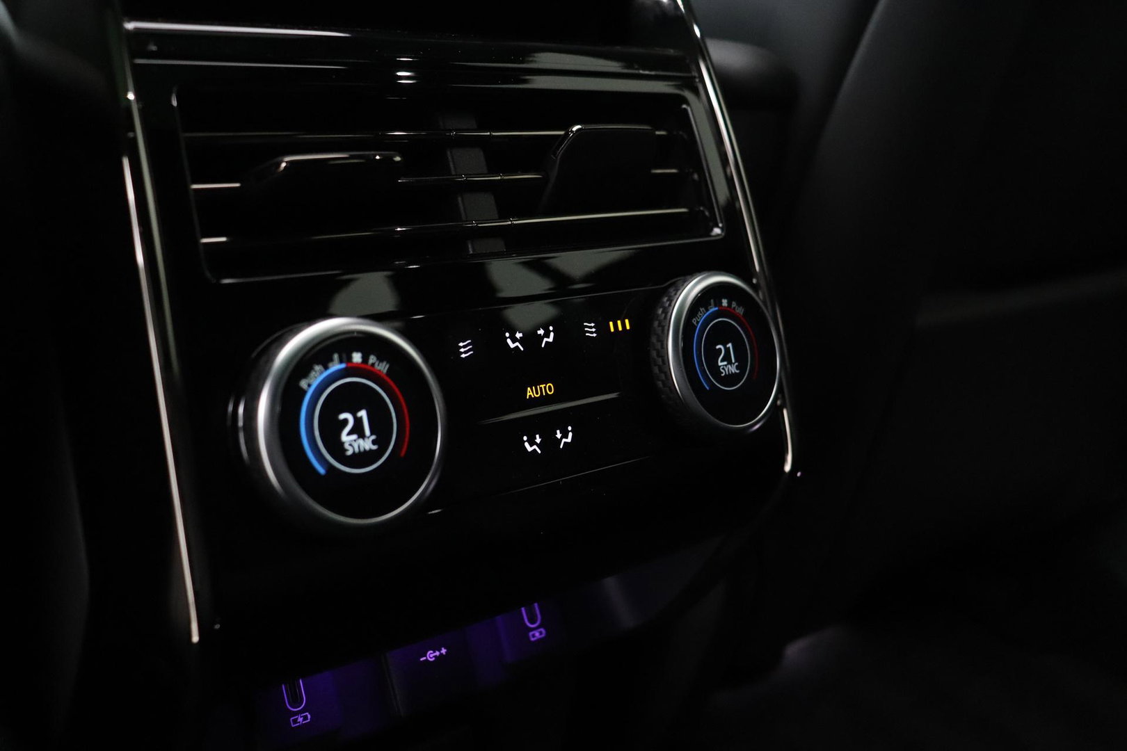 Land Rover Range Rover Sport P460e Dynamic HSE | 23 Inch | Meridian 3D Surround | ClearSight | Koelbox | Trekhaak | Massage+Ventilatie