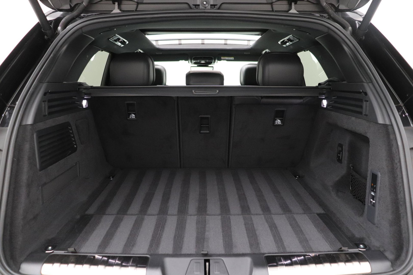 Land Rover Range Rover Sport P460e Dynamic HSE | 23 Inch | Meridian 3D Surround | ClearSight | Koelbox | Trekhaak | Massage+Ventilatie