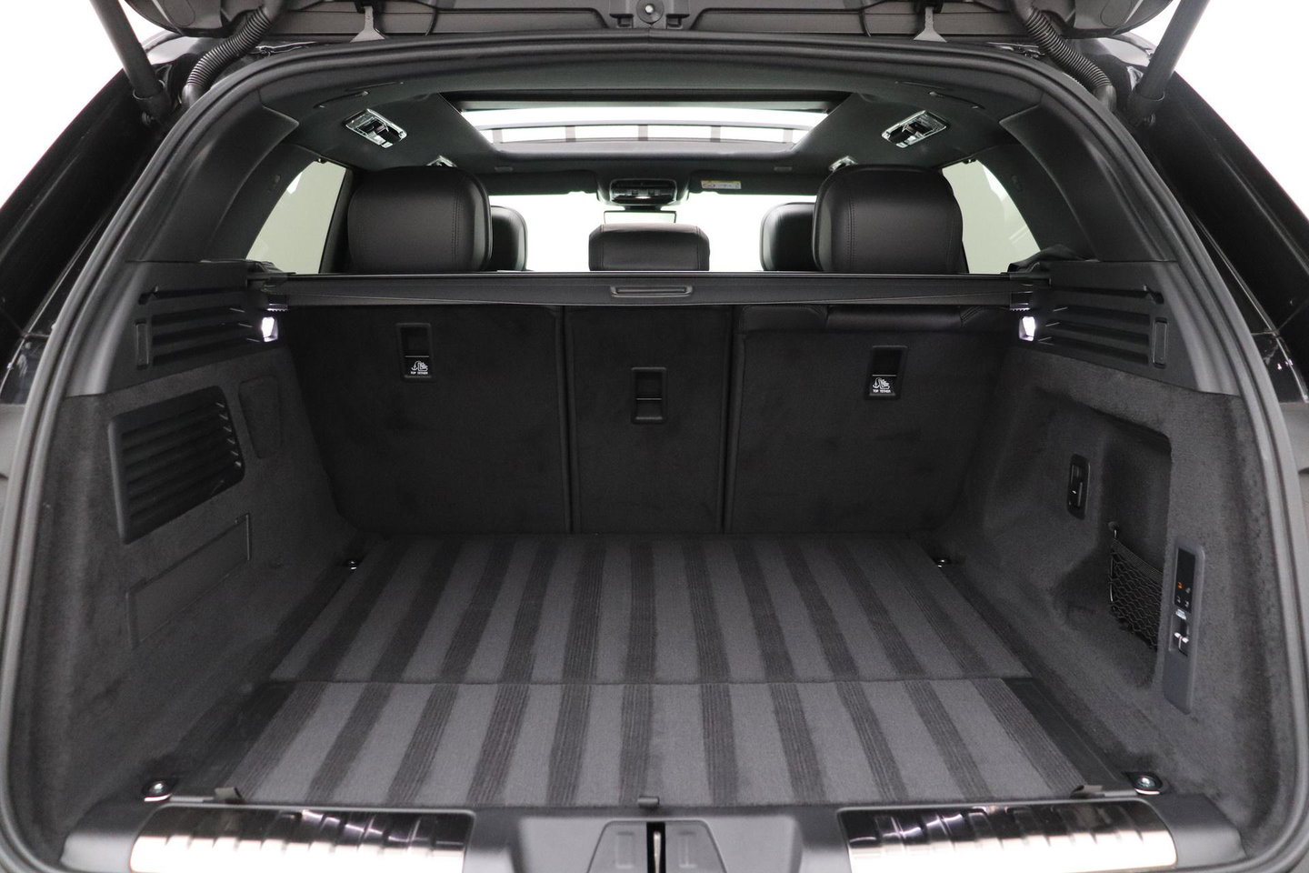 Land Rover Range Rover Sport P460e Dynamic HSE | 23 Inch | Meridian 3D Surround | ClearSight | Koelbox | Trekhaak | Massage+Ventilatie