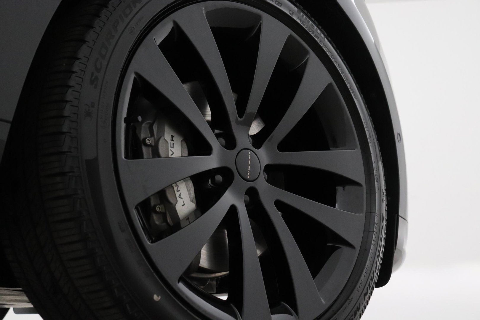 Land Rover Range Rover Sport P460e Dynamic HSE | 23 Inch | Meridian 3D Surround | ClearSight | Koelbox | Trekhaak | Massage+Ventilatie