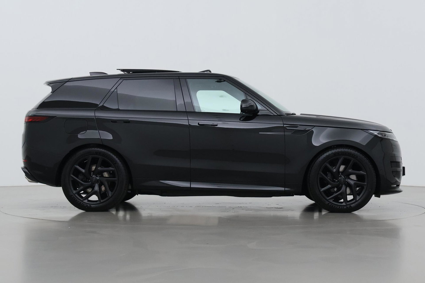 Land Rover Range Rover Sport P460e Battersea Edition | ClearSight | Meridian 3D Surround | Panoramadak | Ventilatie+Massage | 360° Camera | 22 Inch