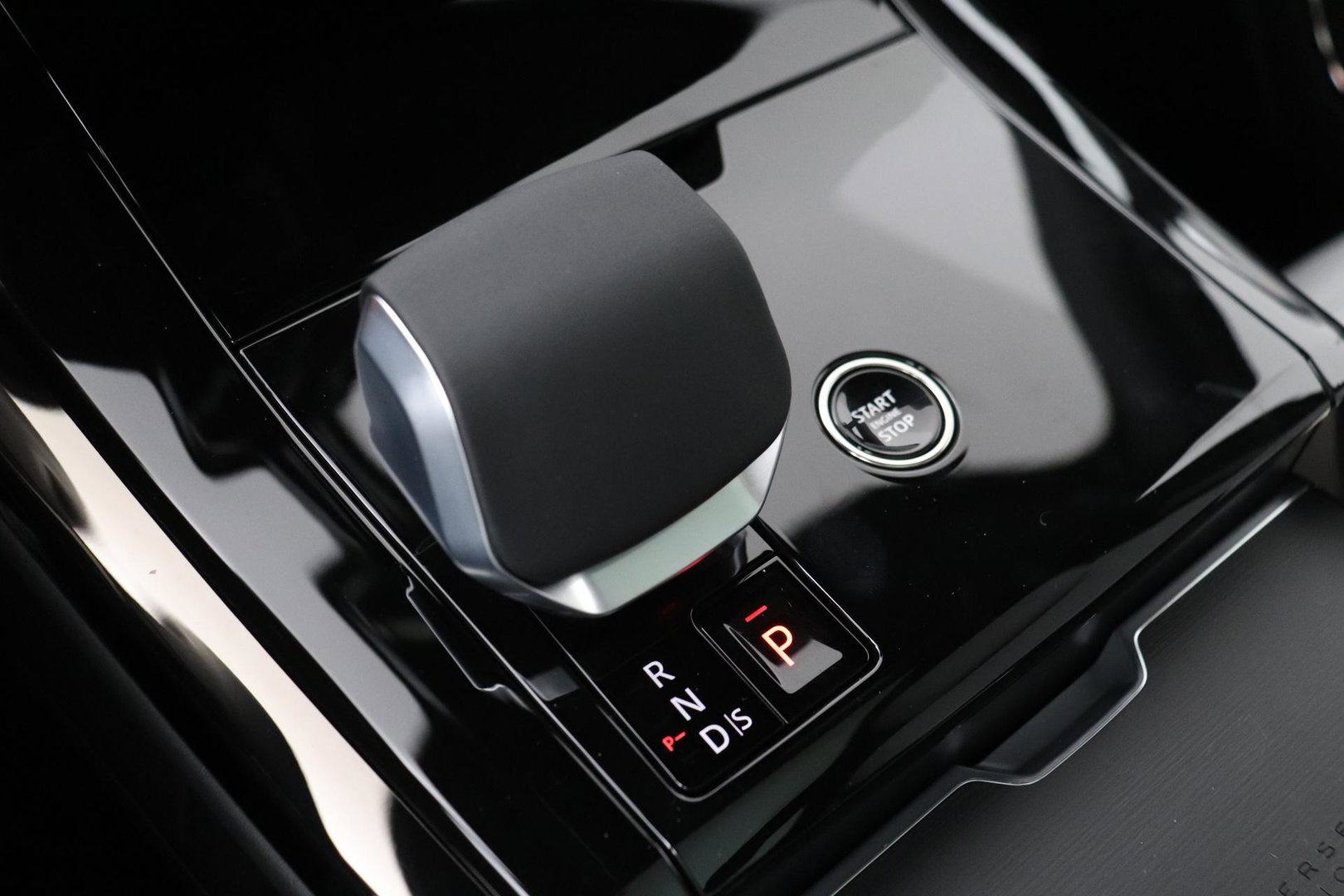 Land Rover Range Rover Sport P460e Battersea Edition | ClearSight | Meridian 3D Surround | Panoramadak | Ventilatie+Massage | 360° Camera | 22 Inch