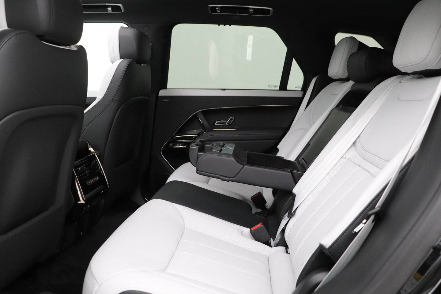 Land Rover Range Rover Sport P460e Battersea Edition | ClearSight | Meridian 3D Surround | Panoramadak | Ventilatie+Massage | 360° Camera | 22 Inch