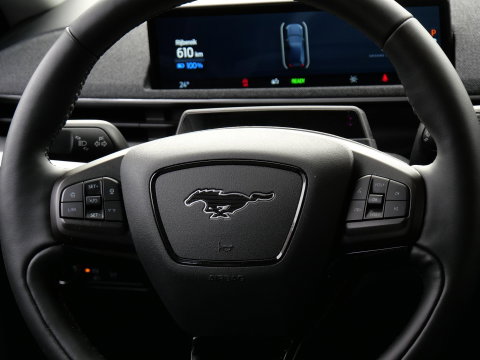 Ford Mustang Mach-E EXTENDED RWD 98kWh/ FULL OPTIONS/ 4 NIEUWE ALL-SEASON BANDEN/ SOH 93%