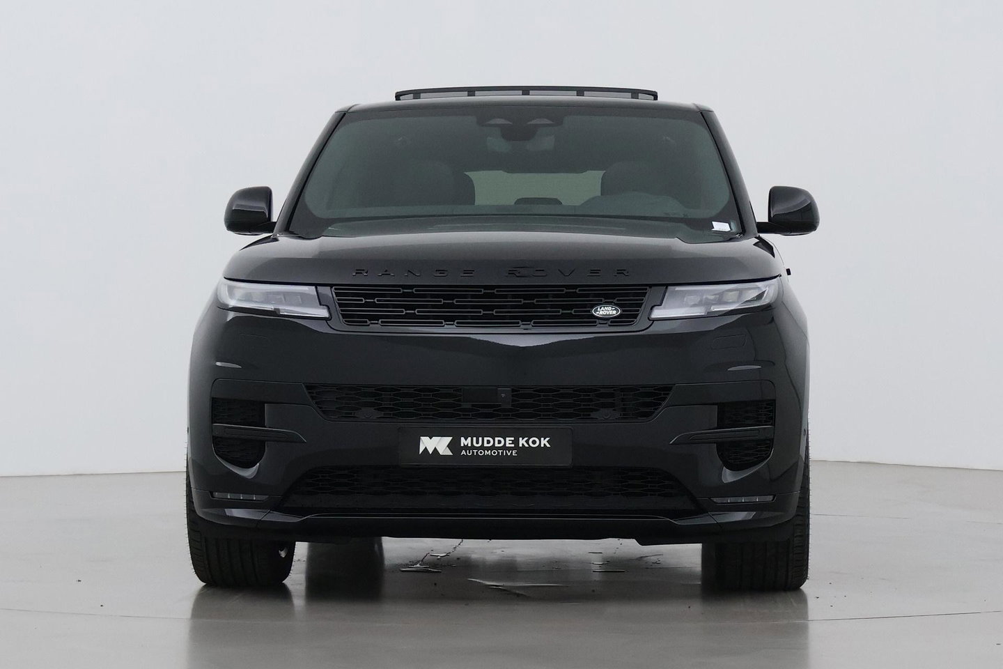 Land Rover Range Rover Sport P460e Battersea Edition | Luchtvering | ClearSight | Trekhaak | Panoramadak | 360° Camera | Head-Up | Stoelventilatie | 22 Inch