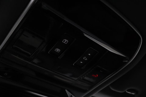 Land Rover Range Rover Sport P460e Battersea Edition | Luchtvering | ClearSight | Trekhaak | Panoramadak | 360° Camera | Head-Up | Stoelventilatie | 22 Inch