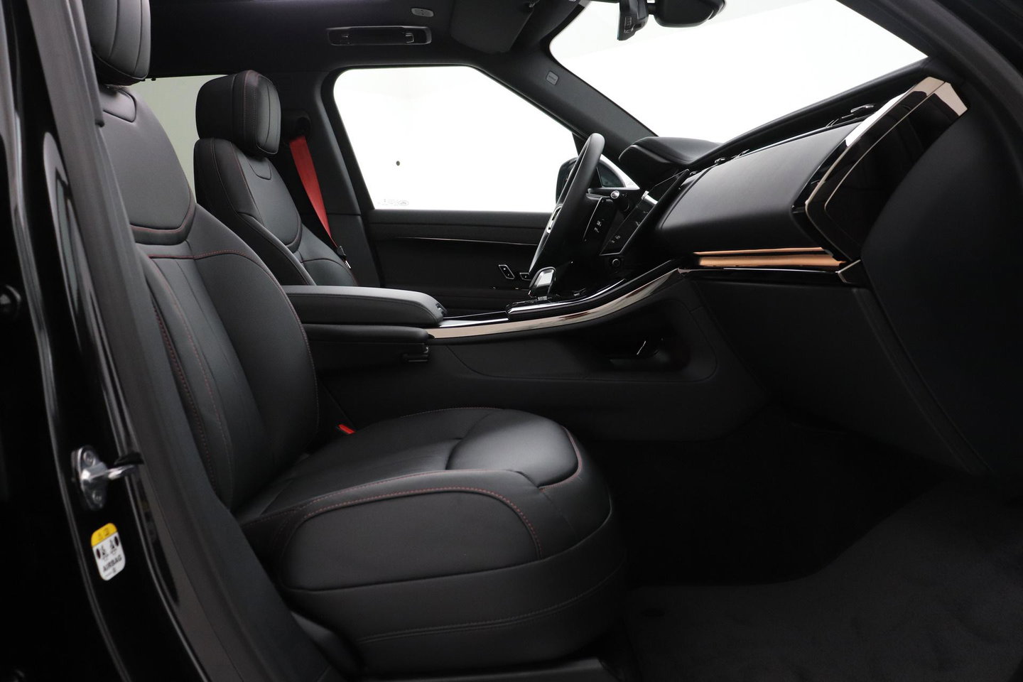Land Rover Range Rover Sport P460e Battersea Edition | Luchtvering | ClearSight | Trekhaak | Panoramadak | 360° Camera | Head-Up | Stoelventilatie | 22 Inch