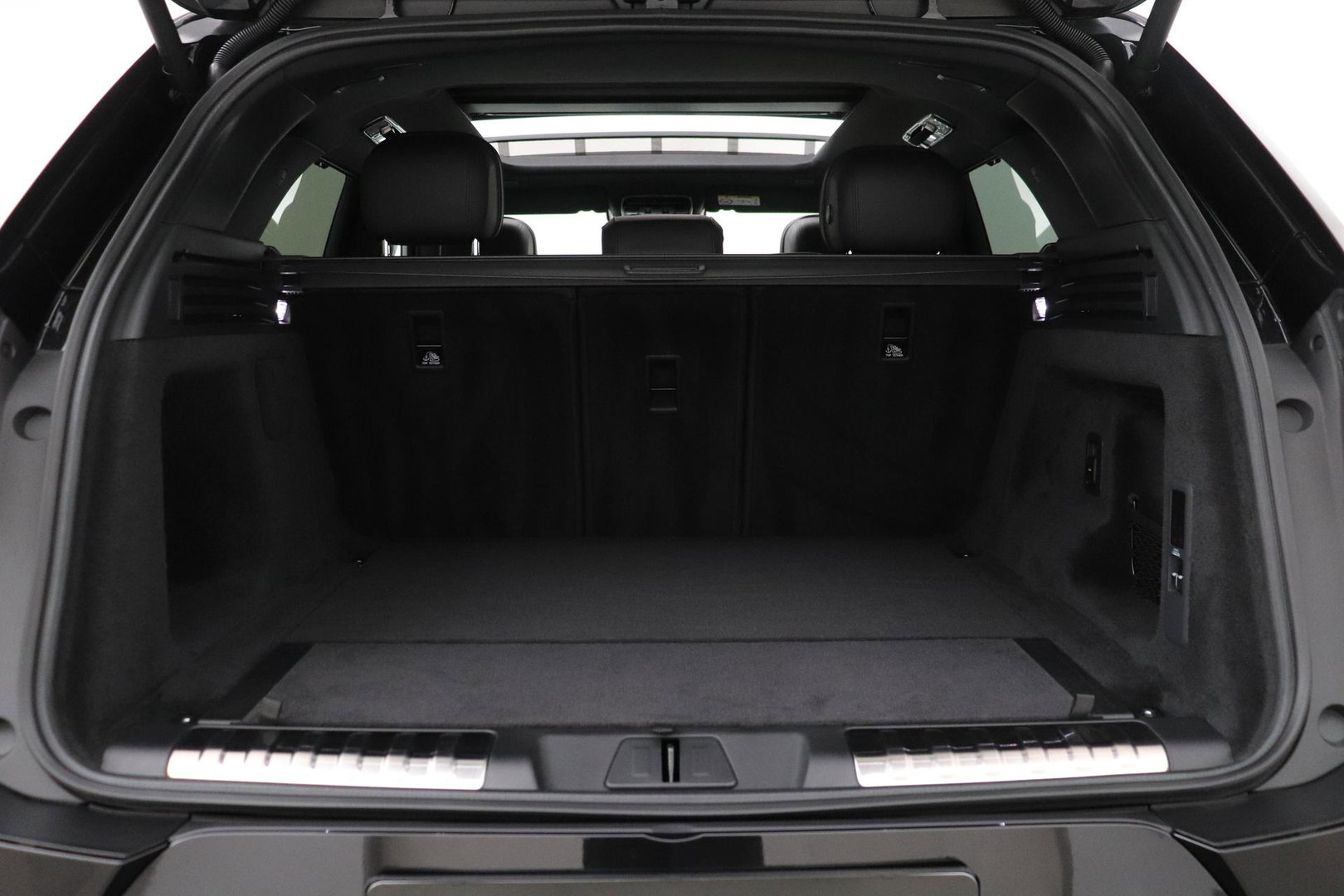 Land Rover Range Rover Sport P460e Battersea Edition | Luchtvering | ClearSight | Trekhaak | Panoramadak | 360° Camera | Head-Up | Stoelventilatie | 22 Inch