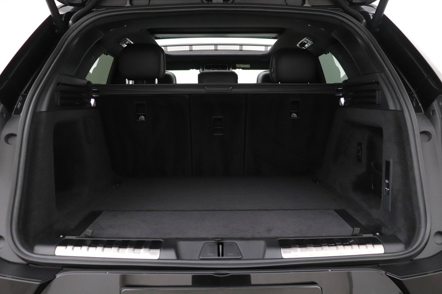 Land Rover Range Rover Sport P460e Battersea Edition | Luchtvering | ClearSight | Trekhaak | Panoramadak | 360° Camera | Head-Up | Stoelventilatie | 22 Inch