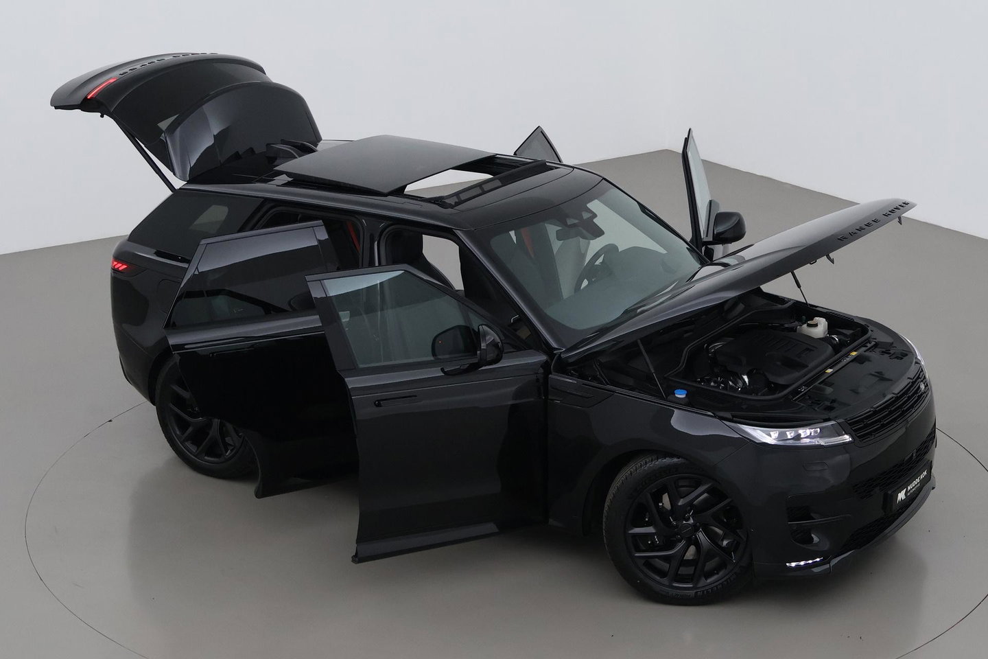 Land Rover Range Rover Sport P460e Battersea Edition | Luchtvering | ClearSight | Trekhaak | Panoramadak | 360° Camera | Head-Up | Stoelventilatie | 22 Inch