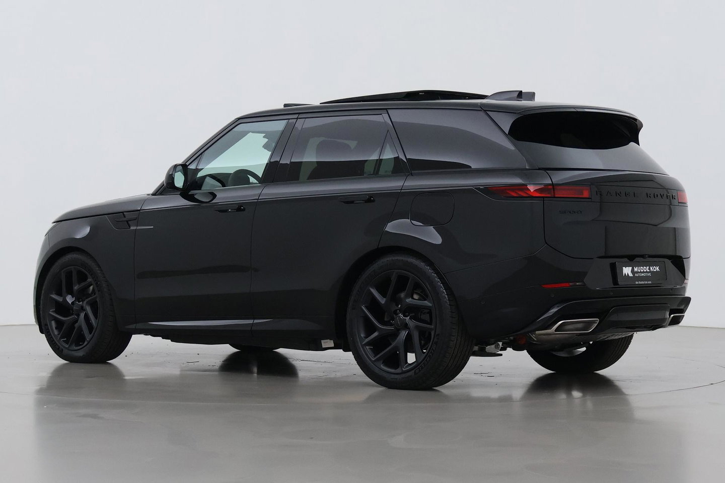 Land Rover Range Rover Sport P460e Battersea Edition | Luchtvering | ClearSight | Trekhaak | Panoramadak | 360° Camera | Head-Up | Stoelventilatie | 22 Inch