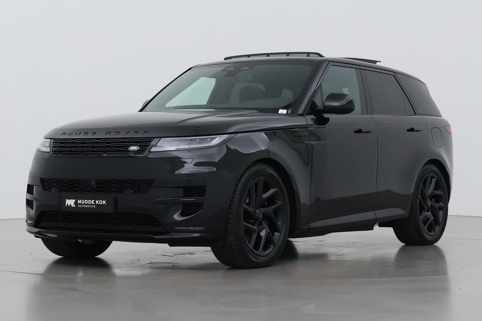 Land Rover Range Rover Sport P460e Battersea Edition | Luchtvering | ClearSight | Trekhaak | Panoramadak | 360° Camera | Head-Up | Stoelventilatie | 22 Inch