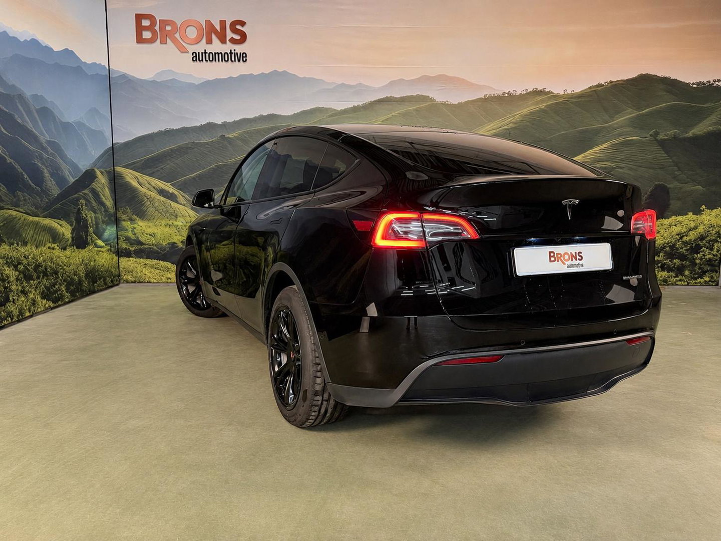 Tesla Model Y Long Range Dual Motor AWD 75 kWh