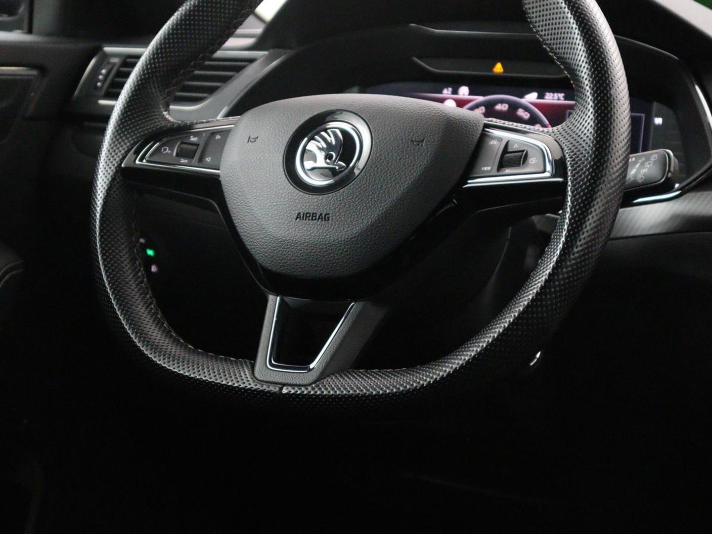 Škoda Superb Combi 1.5 TSI ACT Sportline Business | Leder/alcantara | Memory | Stoelverwarming | Virtueel dashboard | Park assist | Carplay | Navigatie | Climate control | Sfeerverlichting | Elektrische achterklep