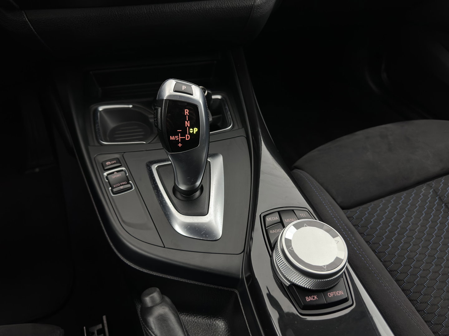 BMW 1-serie 116d M-Performance Styling High Executive Aut. *XENON | HEATED-SPORTSEATS | NAVI-FULLMAP | CAMERA | PRIVACY-GLASS | AIRCO | PDC | CRUISE | 18''ALU*