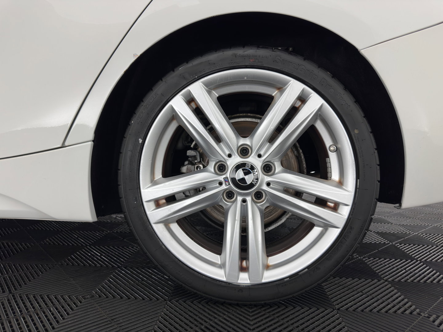 BMW 1-serie 116d M-Performance Styling High Executive Aut. *XENON | HEATED-SPORTSEATS | NAVI-FULLMAP | CAMERA | PRIVACY-GLASS | AIRCO | PDC | CRUISE | 18''ALU*