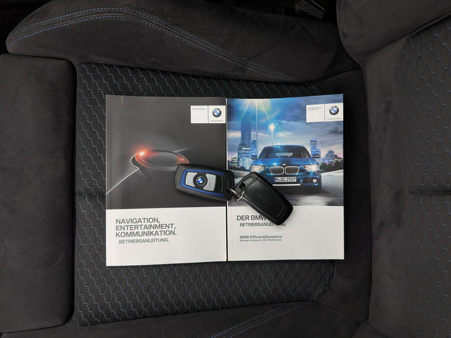 BMW 1-serie 116d M-Performance Styling High Executive Aut. *XENON | HEATED-SPORTSEATS | NAVI-FULLMAP | CAMERA | PRIVACY-GLASS | AIRCO | PDC | CRUISE | 18''ALU*
