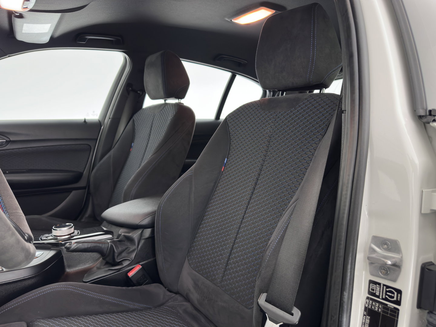 BMW 1-serie 116d M-Performance Styling High Executive Aut. *XENON | HEATED-SPORTSEATS | NAVI-FULLMAP | CAMERA | PRIVACY-GLASS | AIRCO | PDC | CRUISE | 18''ALU*