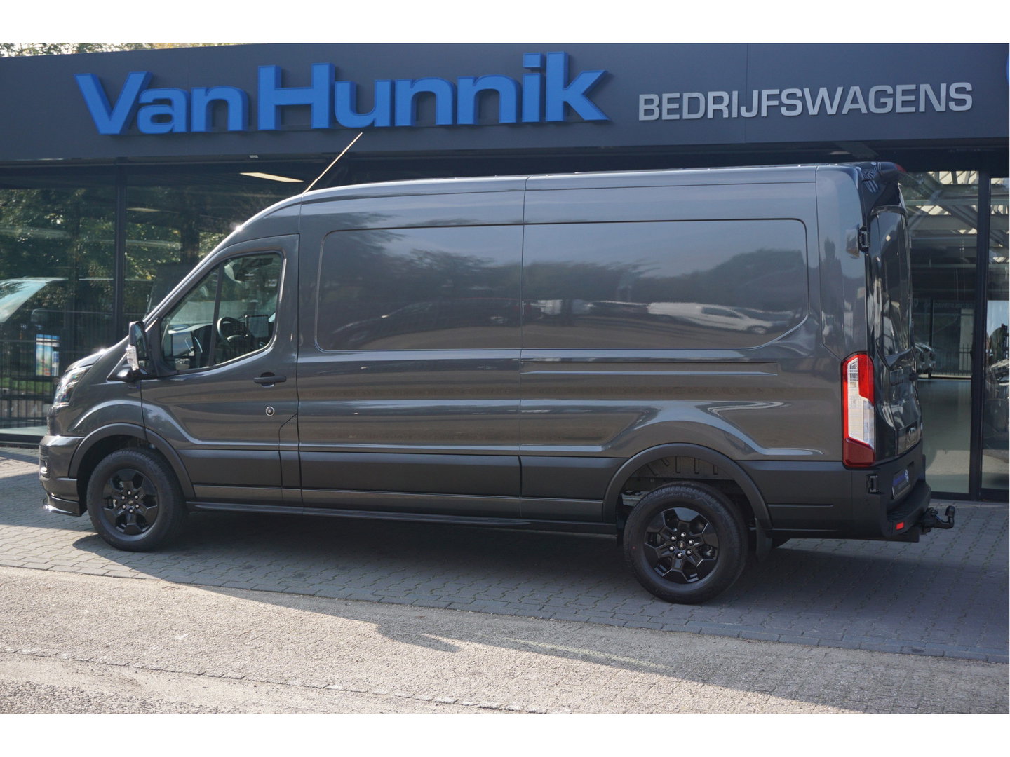 Ford Transit 350L L3H2 JWR EDITION AUT-10 RWD 165PK BPM VRIJ 3.5T Trekhaak, Navi, Adap. Cruise, 360° Cam!! NR. A197