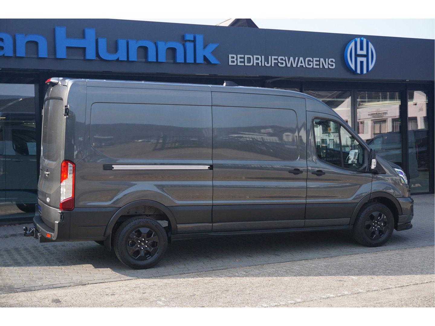Ford Transit 350L L3H2 JWR EDITION AUT-10 RWD 165PK BPM VRIJ 3.5T Trekhaak, Navi, Adap. Cruise, 360° Cam!! NR. A197