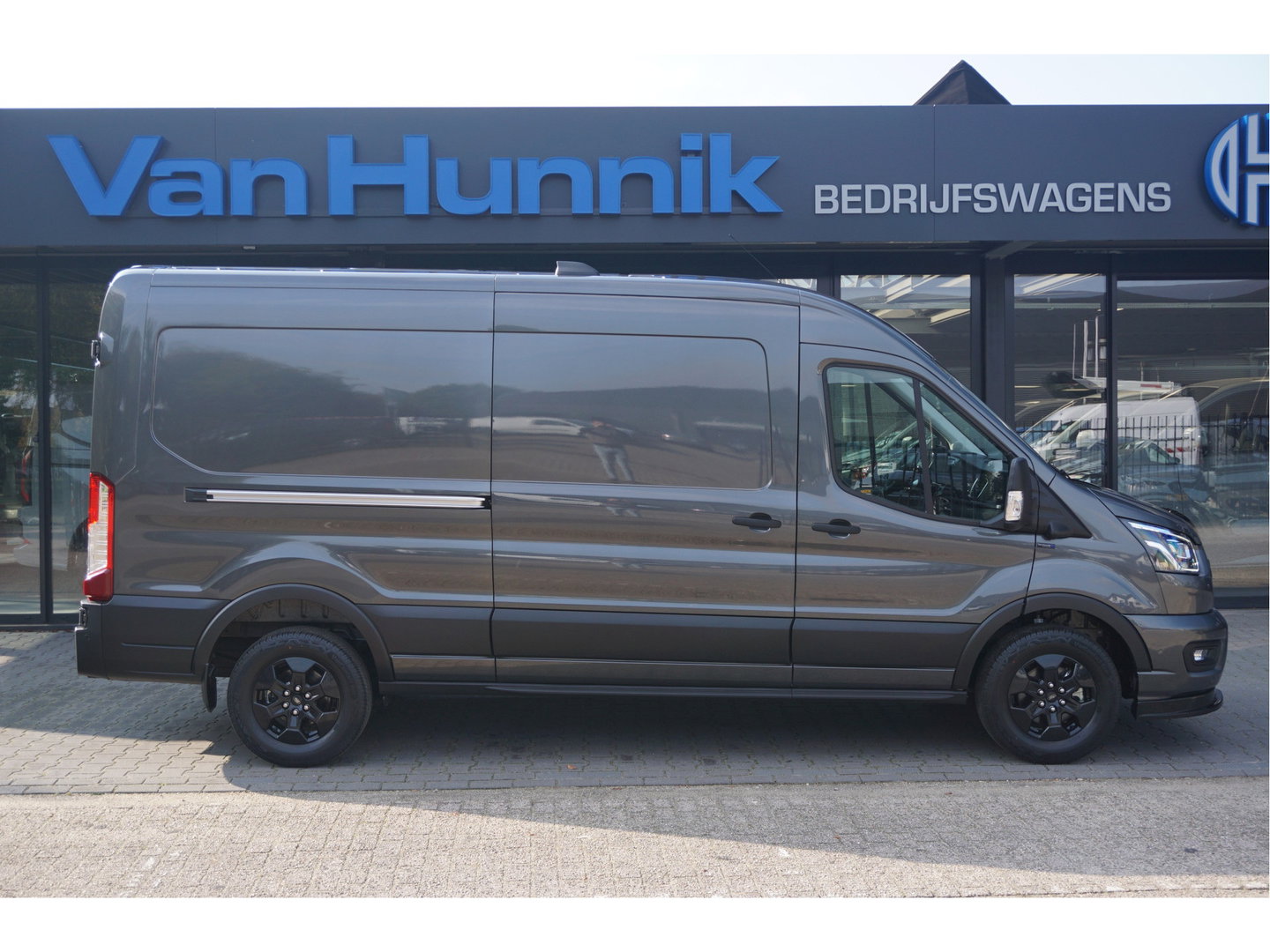 Ford Transit 350L L3H2 JWR EDITION AUT-10 RWD 165PK BPM VRIJ 3.5T Trekhaak, Navi, Adap. Cruise, 360° Cam!! NR. A197