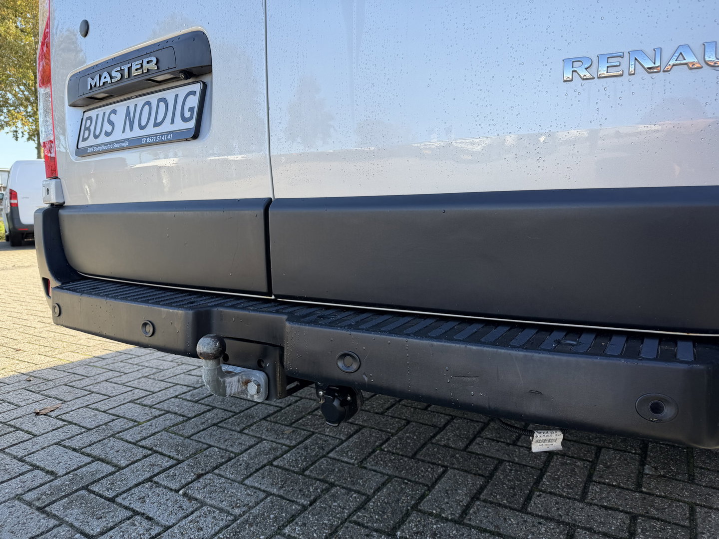Renault Master T35 2.3 dCi 180pk L3H2 Comfort DC 7 persoons / euro 6 / bpm vrij / vaste prijs rijklaar € 28.950 ex btw / lease vanaf € 473 / zilver metallic / airco / cruise / navi / camera / trekhaak / pdc