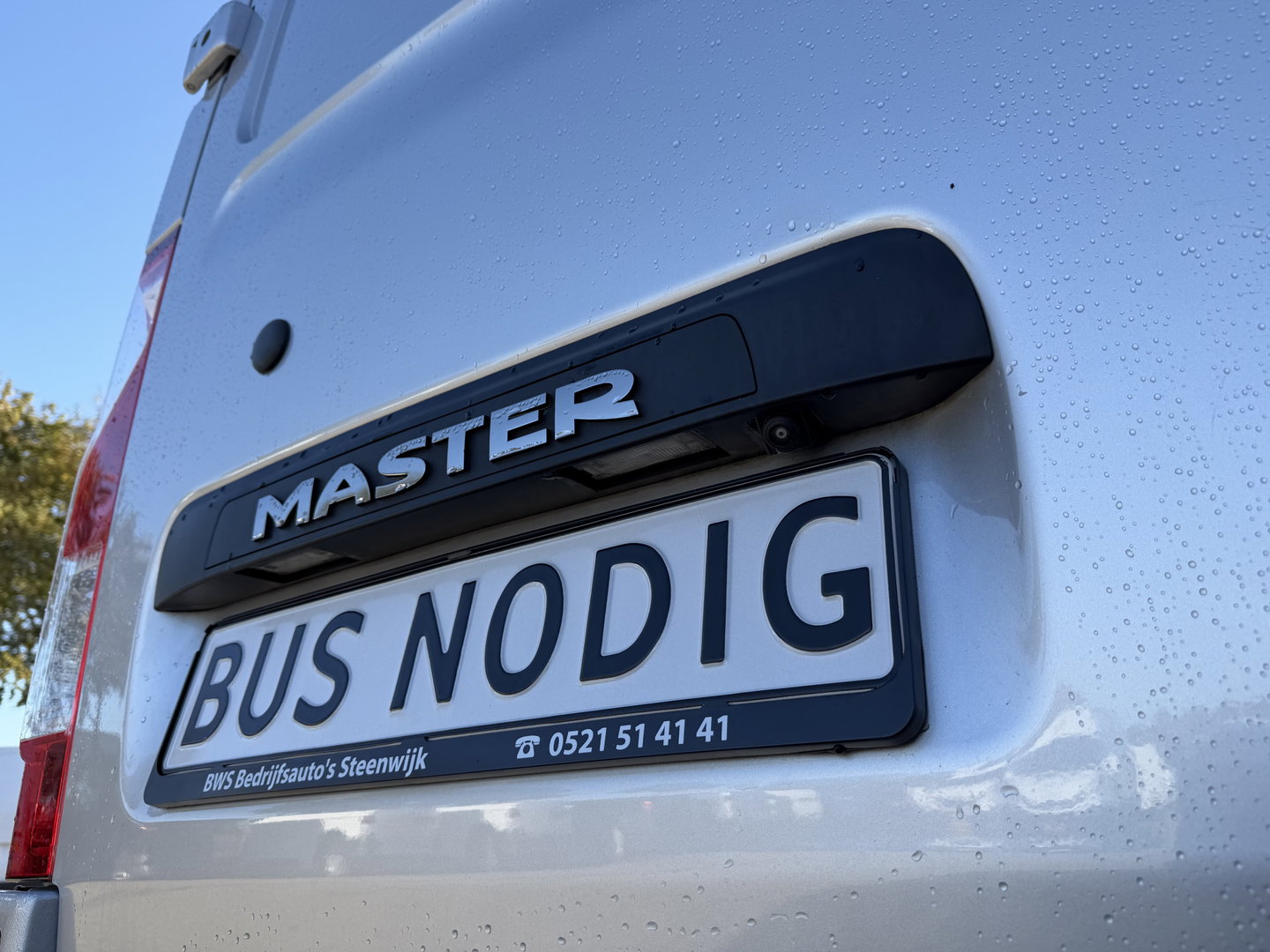 Renault Master T35 2.3 dCi 180pk L3H2 Comfort DC 7 persoons / euro 6 / bpm vrij / vaste prijs rijklaar € 28.950 ex btw / lease vanaf € 473 / zilver metallic / airco / cruise / navi / camera / trekhaak / pdc