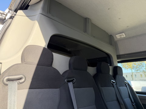 Renault Master T35 2.3 dCi 180pk L3H2 Comfort DC 7 persoons / euro 6 / bpm vrij / vaste prijs rijklaar € 28.950 ex btw / lease vanaf € 473 / zilver metallic / airco / cruise / navi / camera / trekhaak / pdc