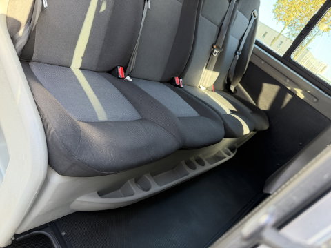 Renault Master T35 2.3 dCi 180pk L3H2 Comfort DC 7 persoons / euro 6 / bpm vrij / vaste prijs rijklaar € 28.950 ex btw / lease vanaf € 473 / zilver metallic / airco / cruise / navi / camera / trekhaak / pdc