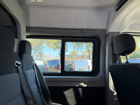 Renault Master T35 2.3 dCi 180pk L3H2 Comfort DC 7 persoons / euro 6 / bpm vrij / vaste prijs rijklaar € 28.950 ex btw / lease vanaf € 473 / zilver metallic / airco / cruise / navi / camera / trekhaak / pdc